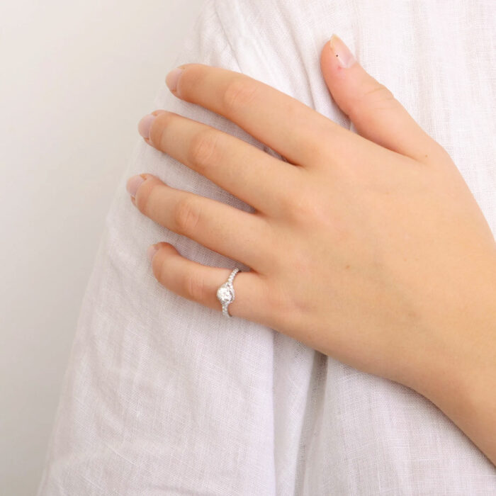 Chaumet Liens d'Amour Ring with Diamonds - Image 2